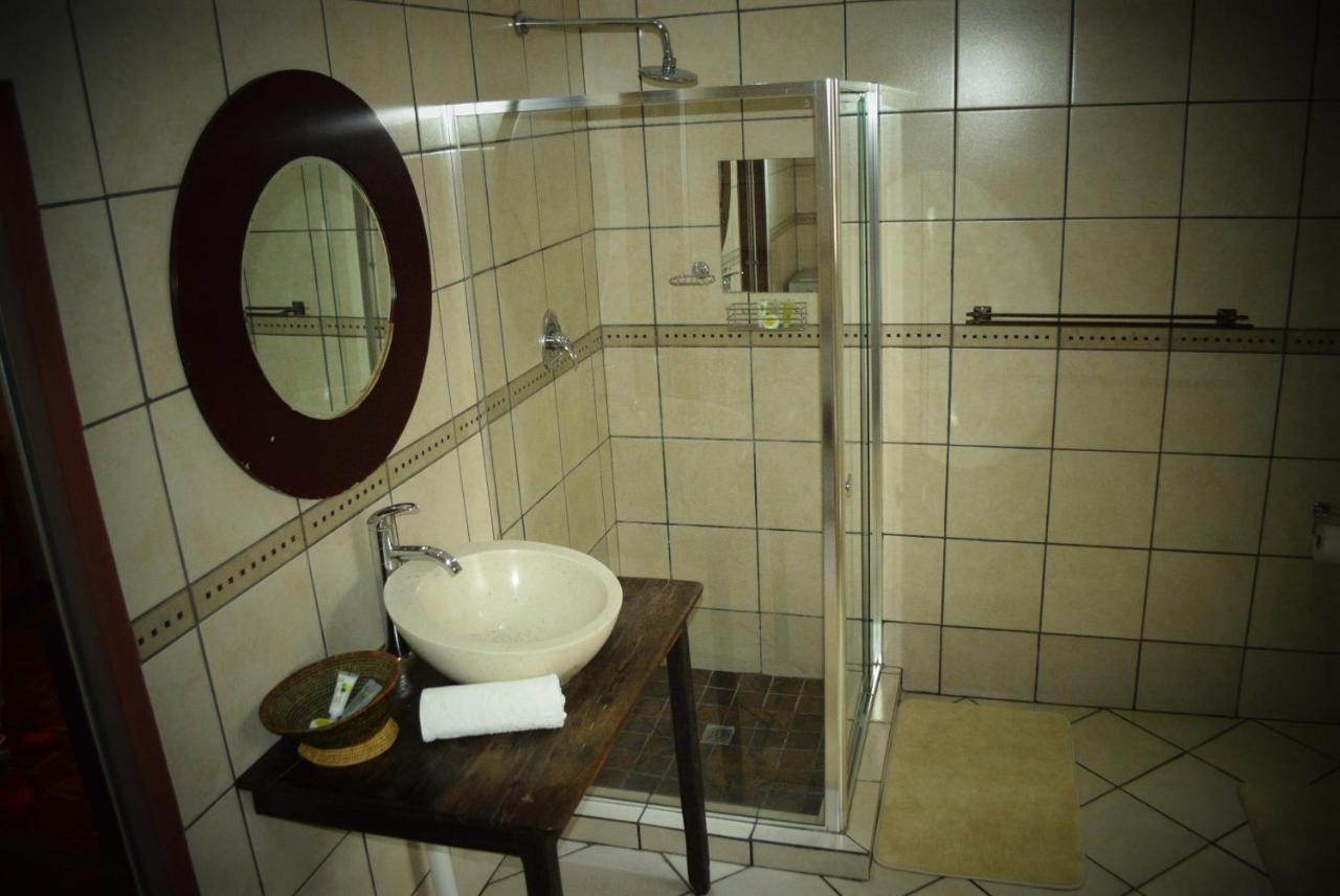 African Moon Corporate House Kempton Park Esterno foto