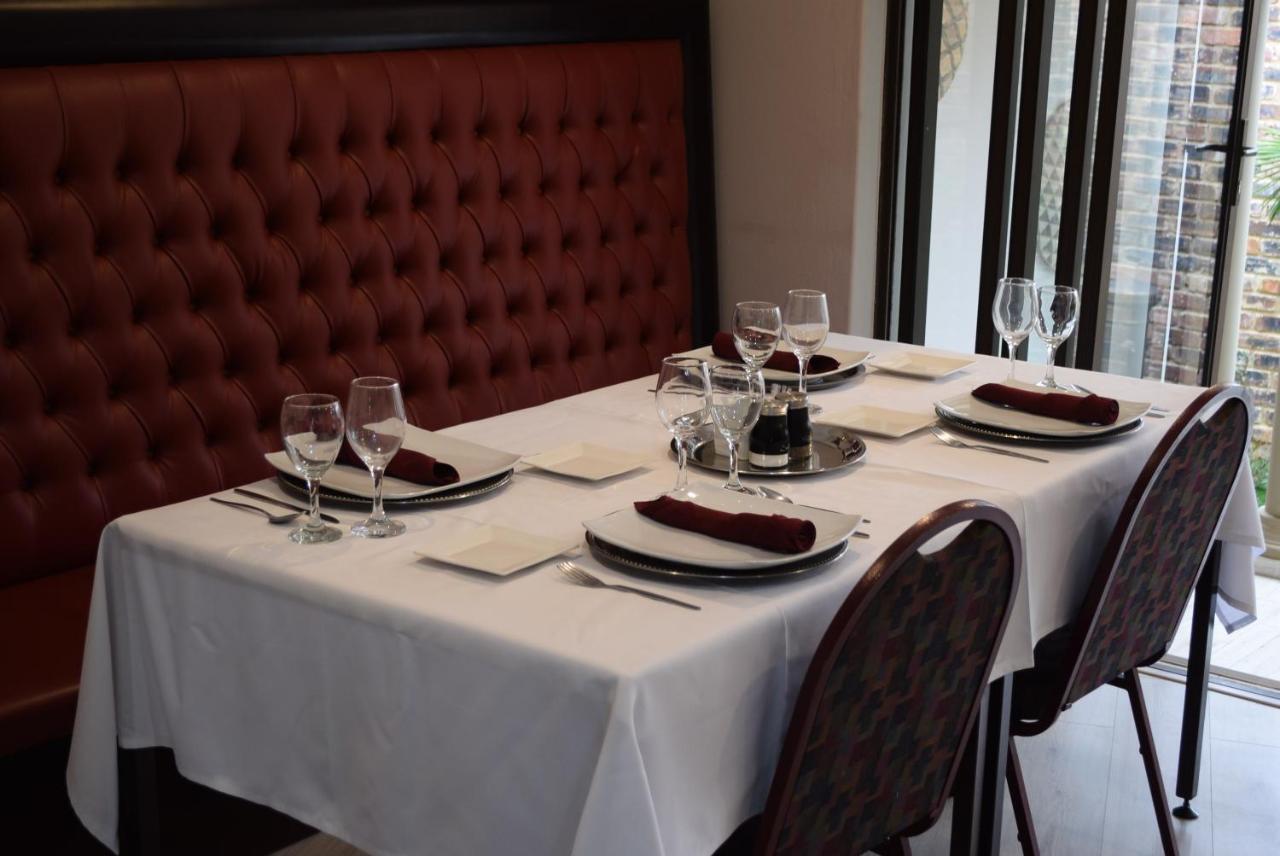 African Moon Corporate House Kempton Park Esterno foto