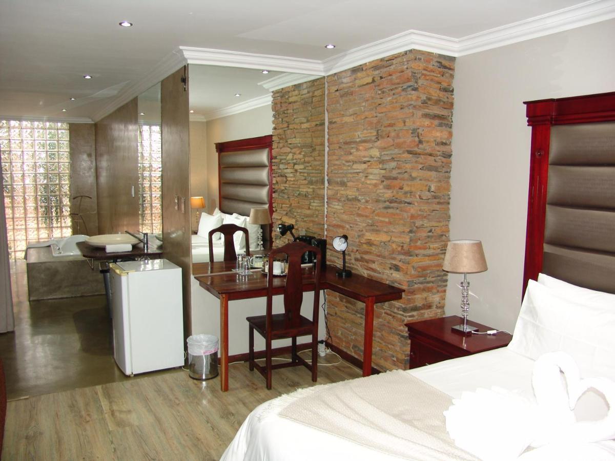 African Moon Corporate House Kempton Park Esterno foto