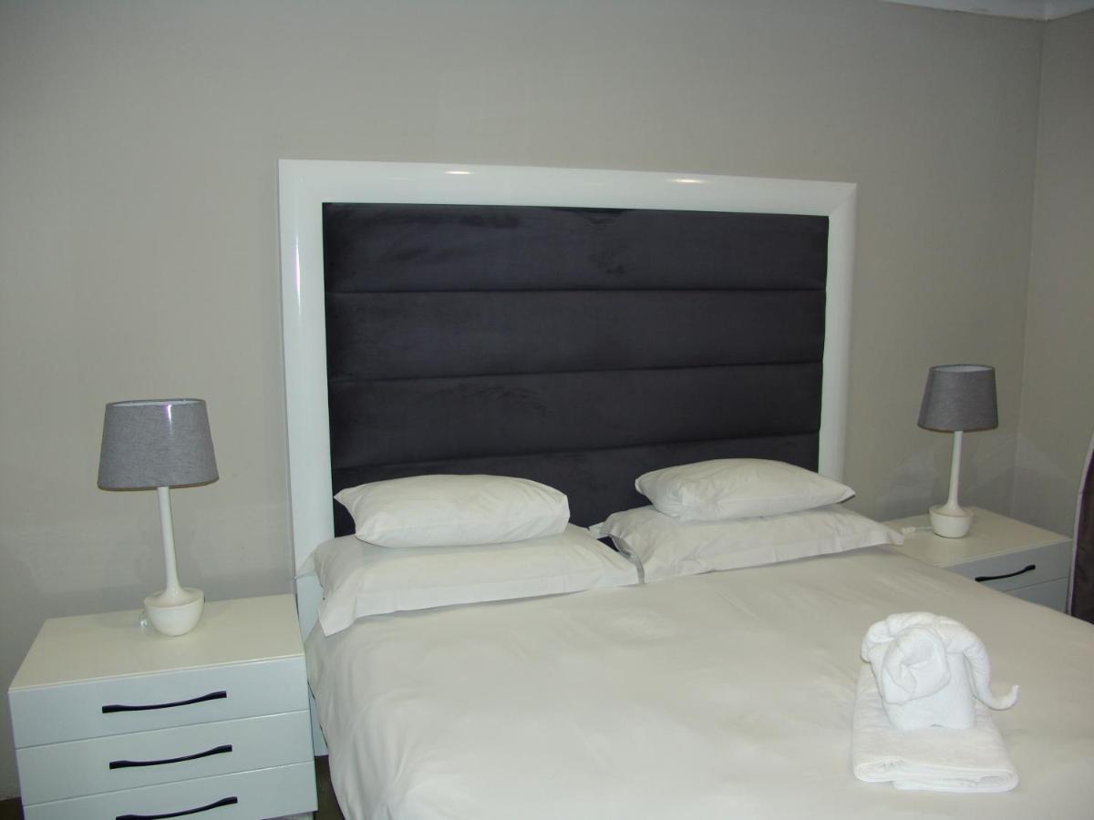 African Moon Corporate House Kempton Park Esterno foto