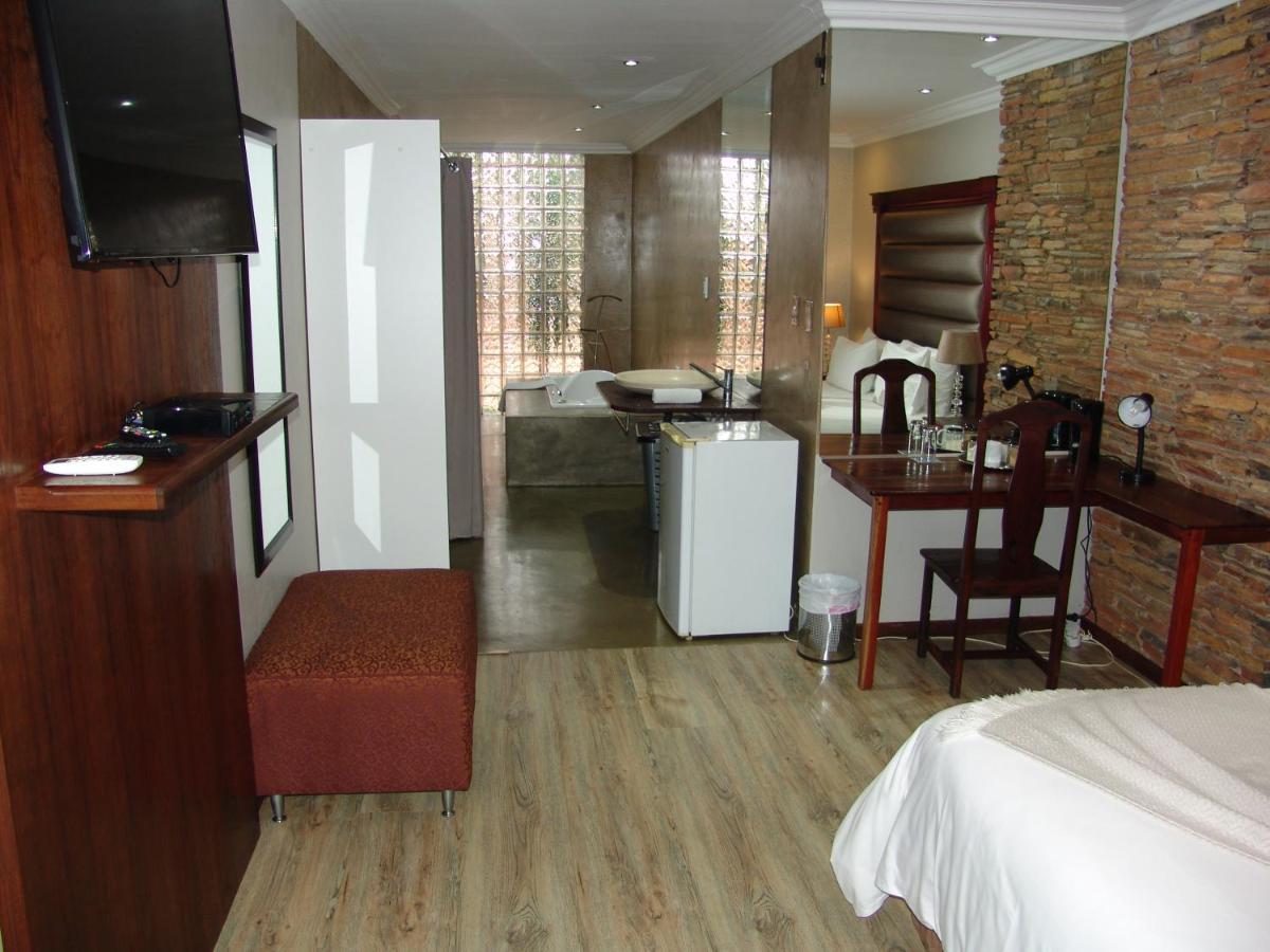 African Moon Corporate House Kempton Park Esterno foto