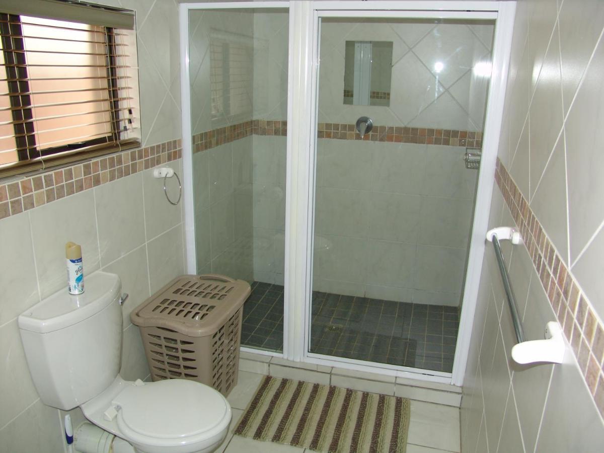 African Moon Corporate House Kempton Park Esterno foto