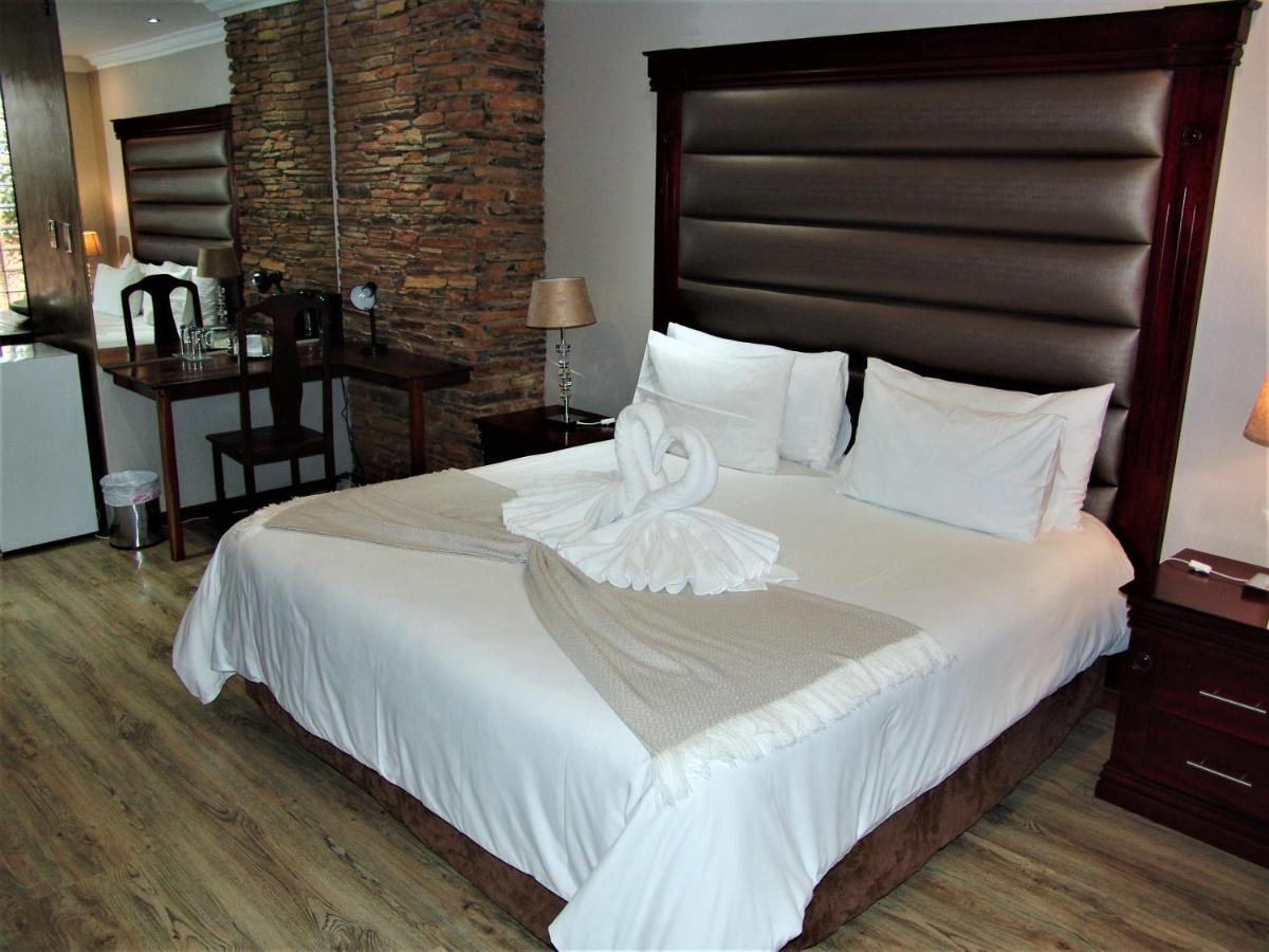 African Moon Corporate House Kempton Park Esterno foto