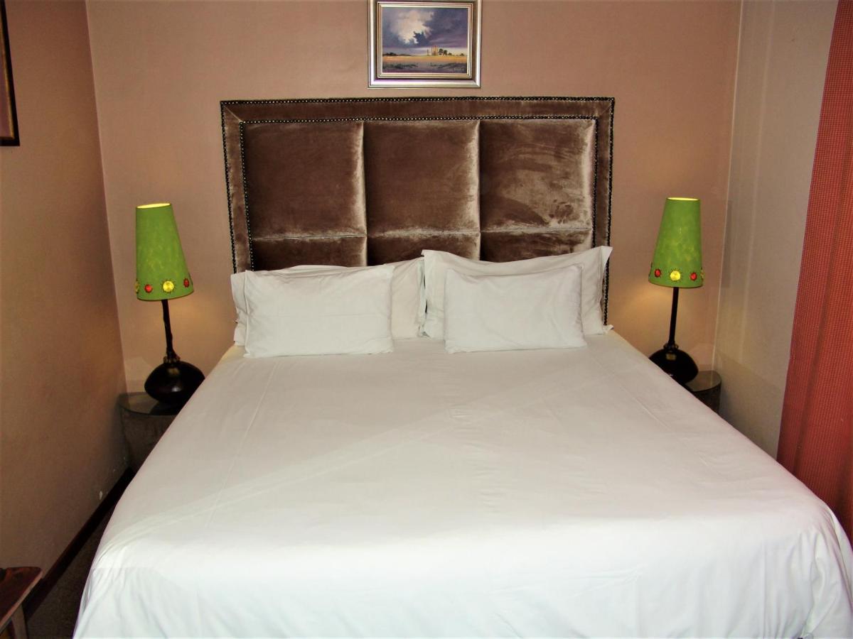 African Moon Corporate House Kempton Park Esterno foto