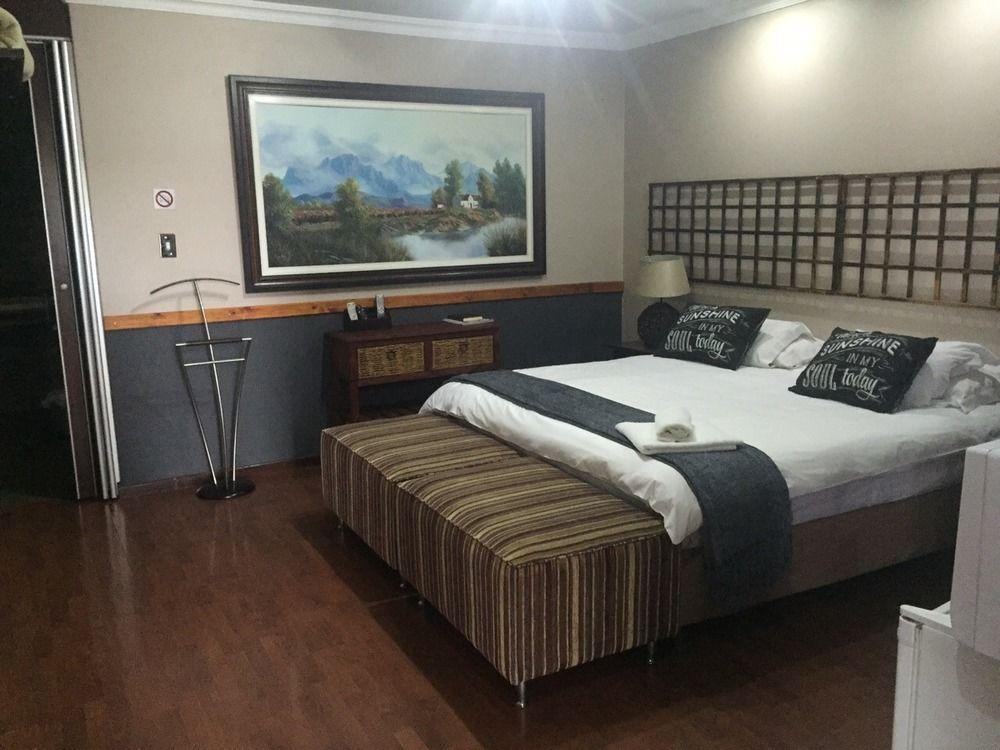 African Moon Corporate House Kempton Park Esterno foto