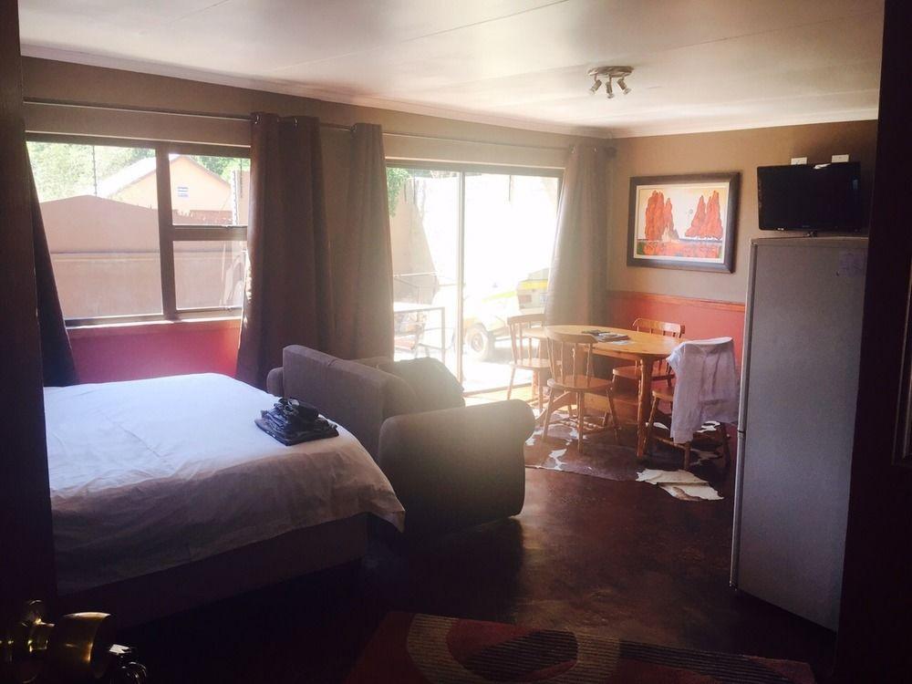 African Moon Corporate House Kempton Park Esterno foto